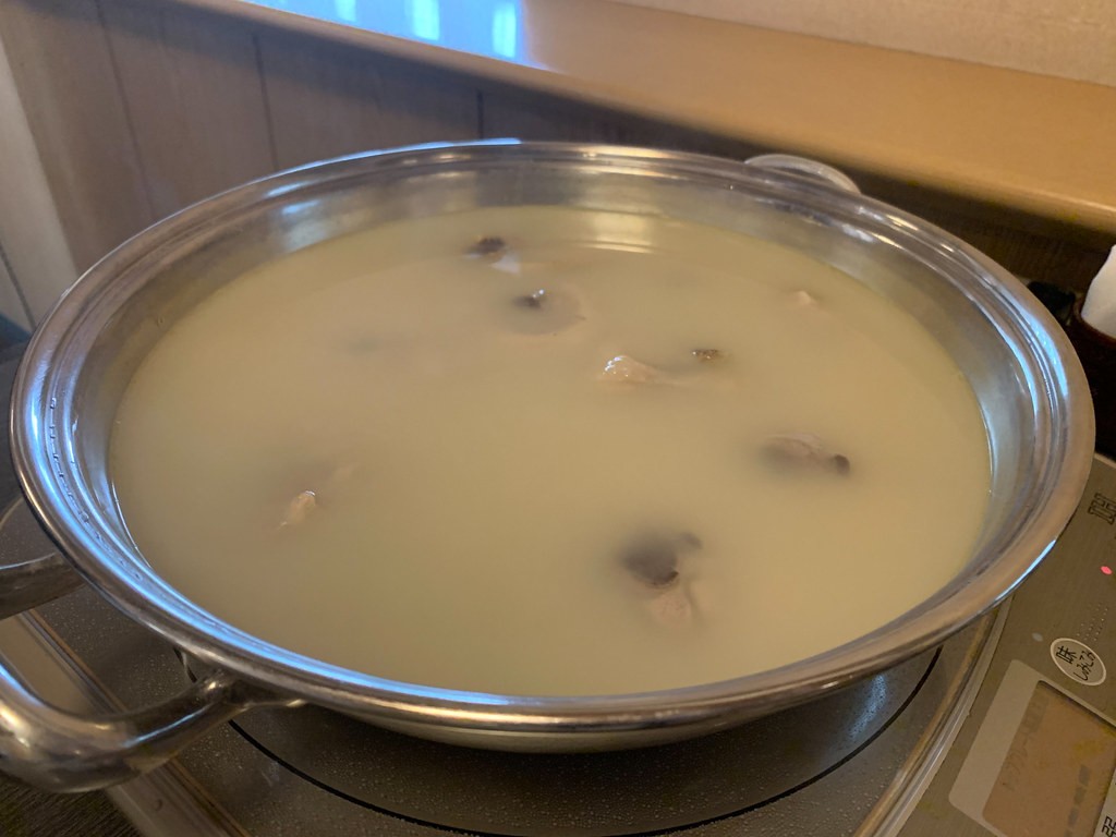 新三浦の水だき。鍋に白濁したスープ